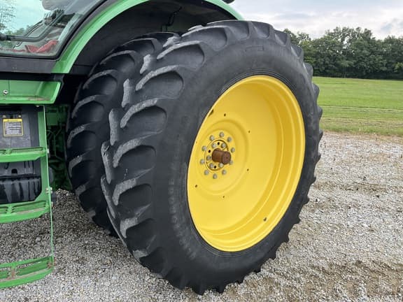 Image of John Deere 7200R equipment image 2