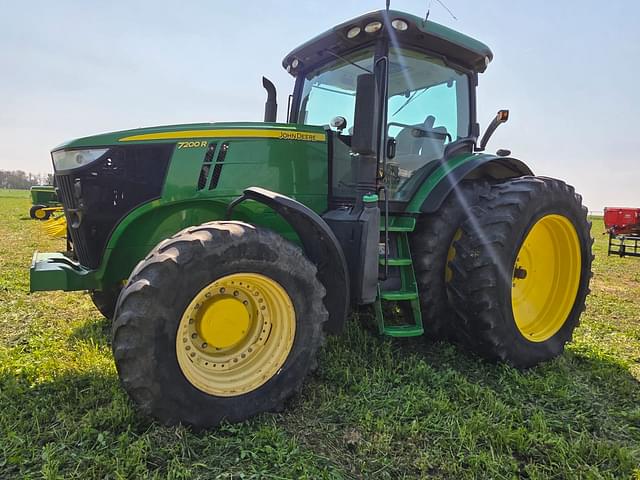 Image of John Deere 7200R equipment image 4