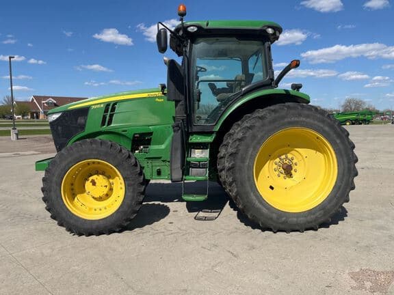 Image of John Deere 7215R equipment image 1