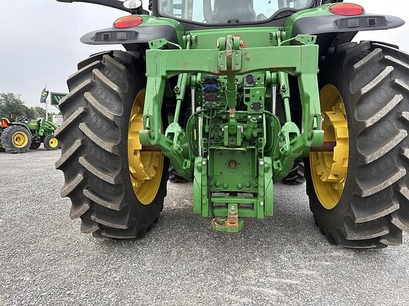 Image of John Deere 7215R equipment image 4