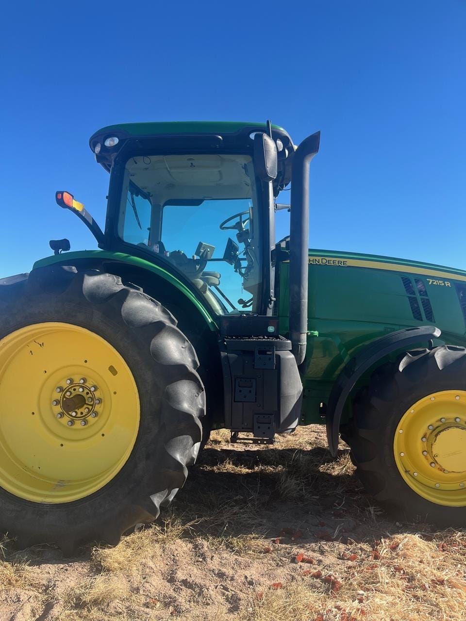 2013 John Deere 7215R Equipment Image0