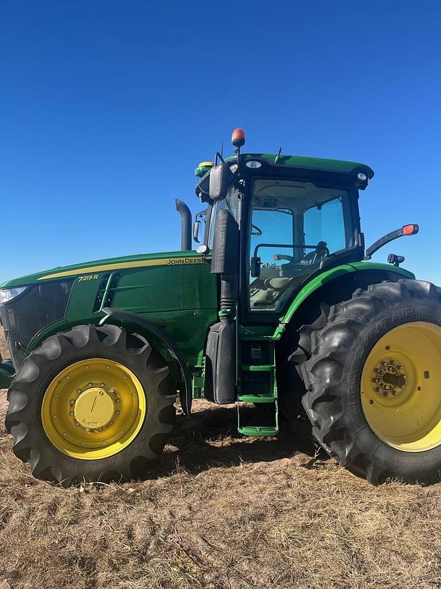 Image of John Deere 7215R equipment image 2