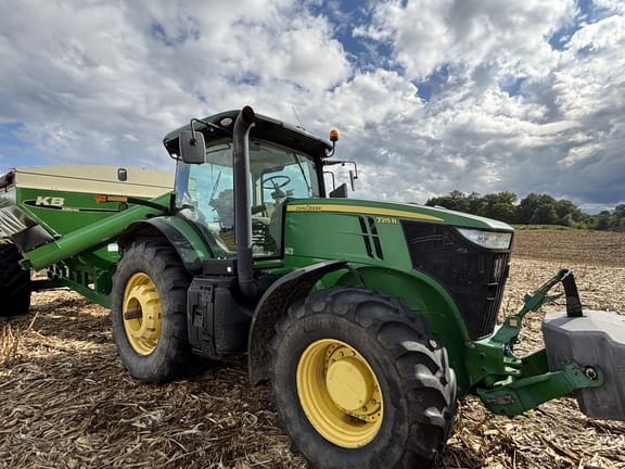 2013 John Deere 7215R Equipment Image0