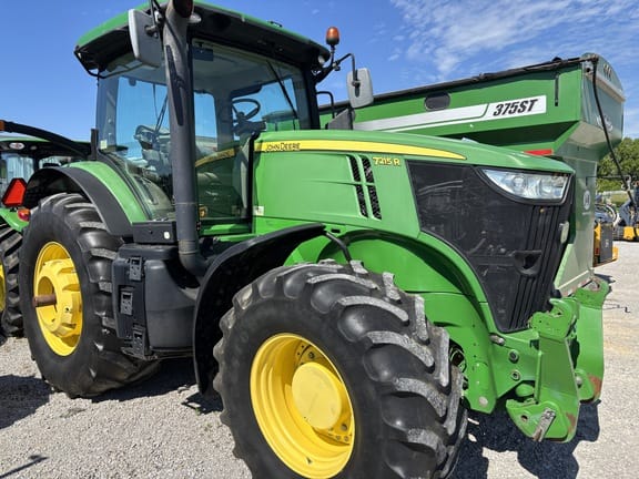 2013 John Deere 7215R Equipment Image0