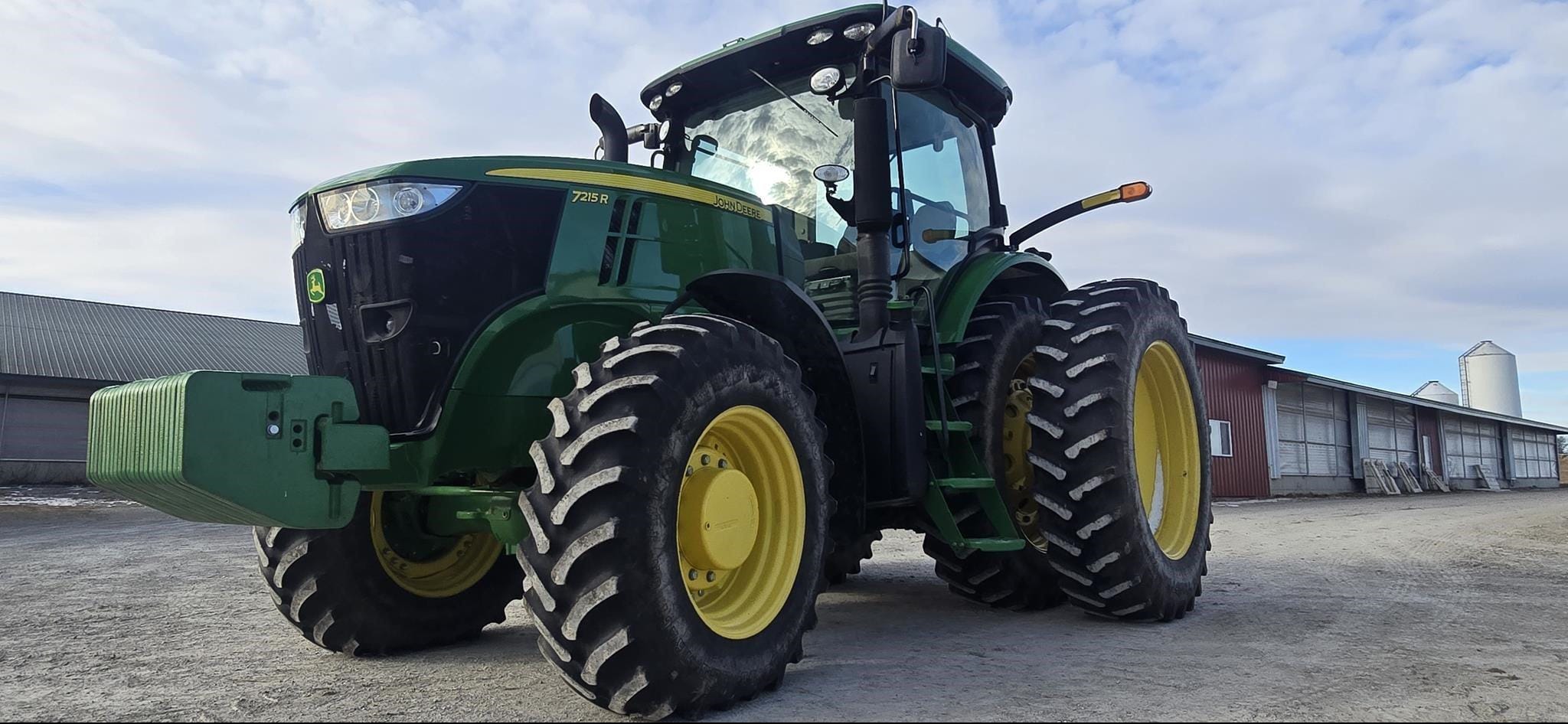 2013 John Deere 7215R Equipment Image0