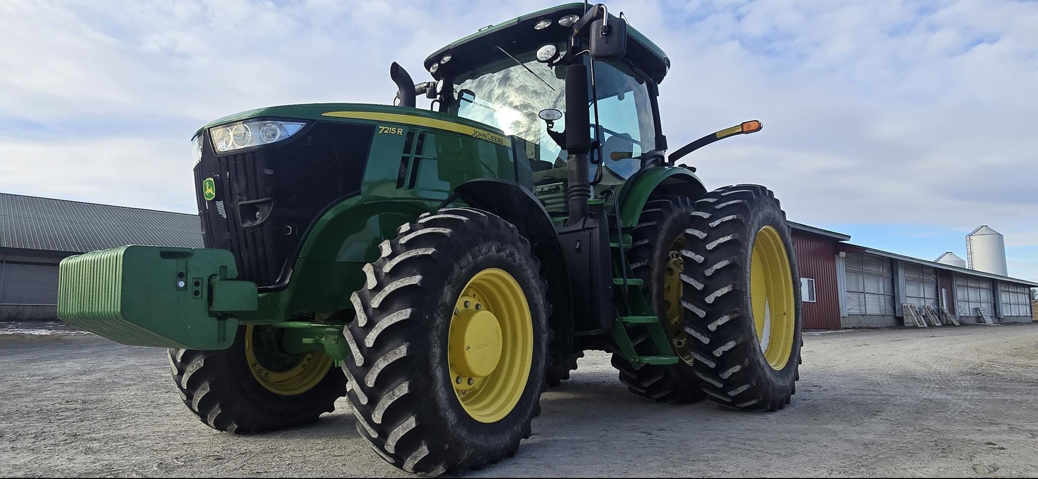 2013 John Deere 7215R Equipment Image0