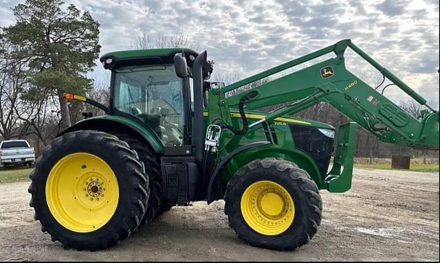 Image of John Deere 7215R equipment image 2