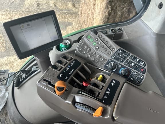Image of John Deere 7215R equipment image 4