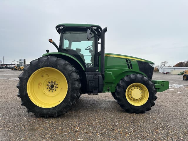 Image of John Deere 7215R equipment image 3