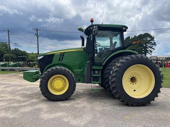 Image of John Deere 7215R equipment image 2