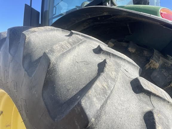 Image of John Deere 7215R equipment image 4