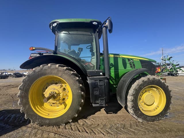 Image of John Deere 7215R equipment image 1