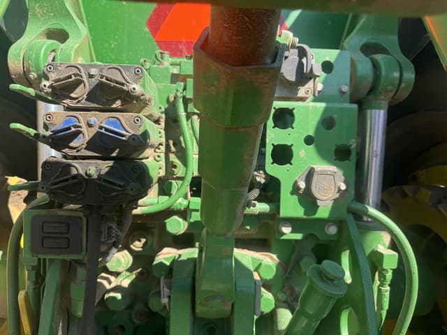 Image of John Deere 7215R equipment image 3