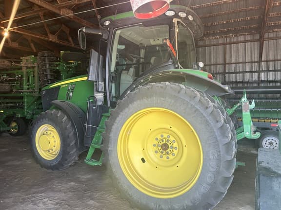 Image of John Deere 7215R equipment image 1