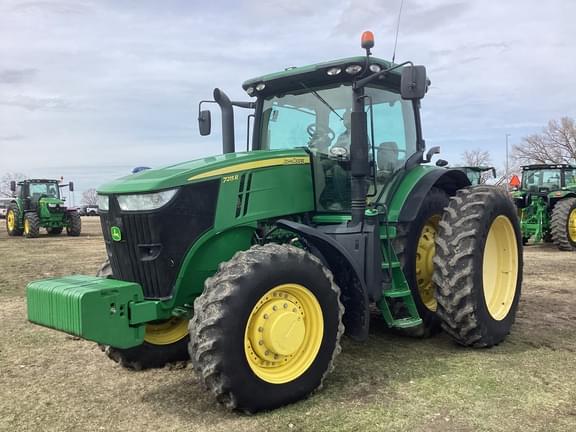Image of John Deere 7215R equipment image 3