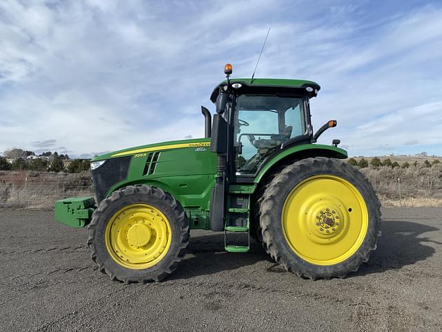 Image of John Deere 7215R equipment image 1