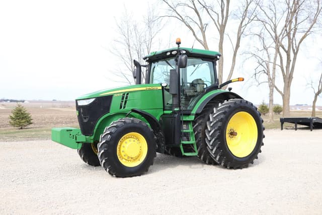 Image of John Deere 7230R equipment image 1