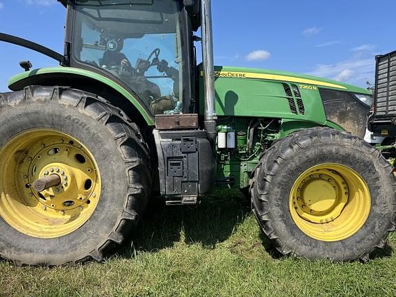 Image of John Deere 7260R equipment image 2