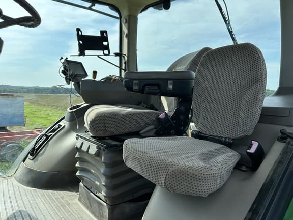 Image of John Deere 7260R equipment image 4