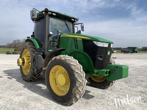 2013 John Deere 7260R Equipment Image0