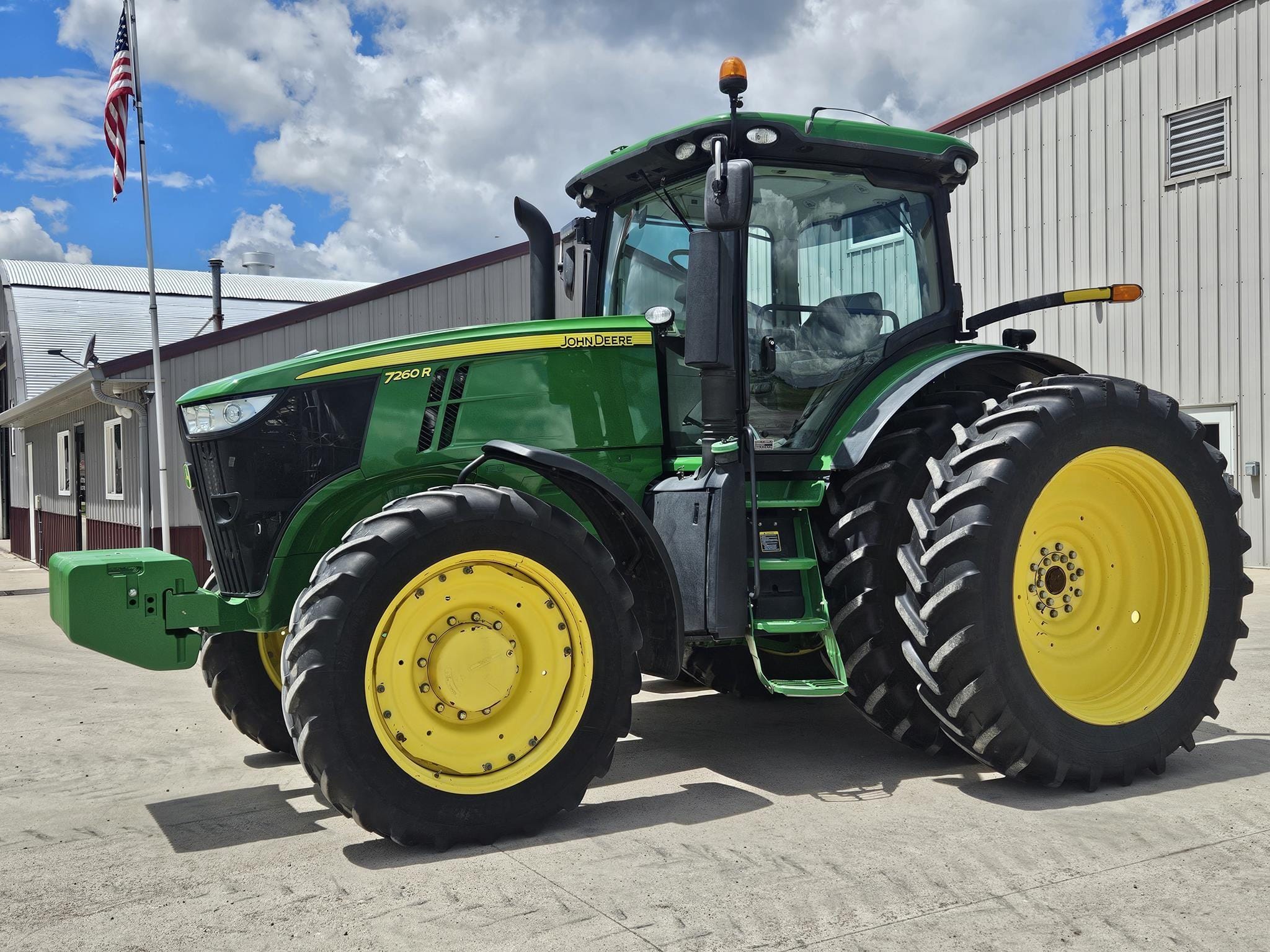 2013 John Deere 7260R Equipment Image0