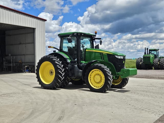 Image of John Deere 7260R equipment image 1