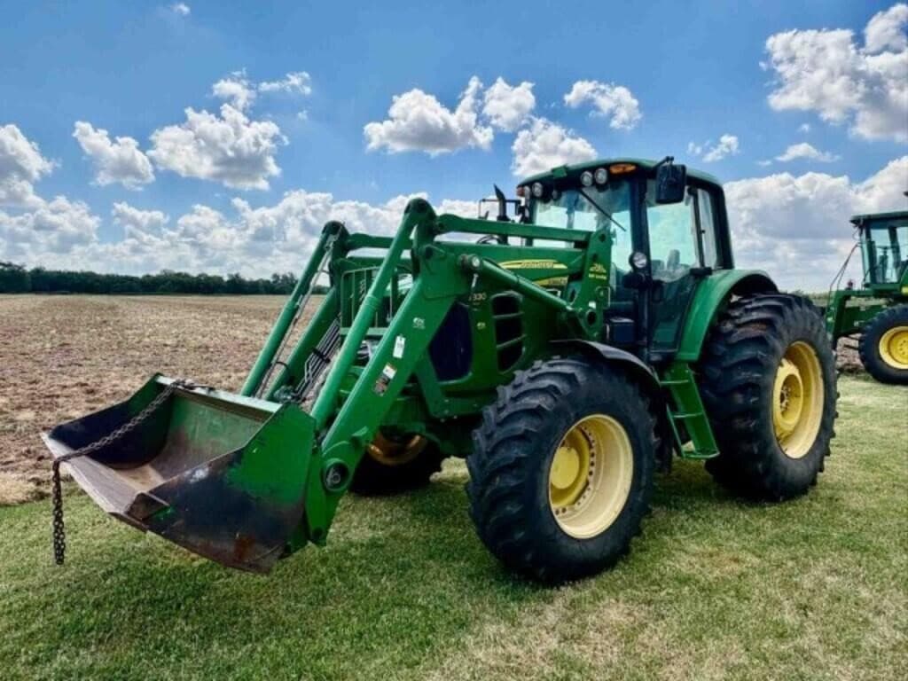 Image of John Deere 7330 Primary image