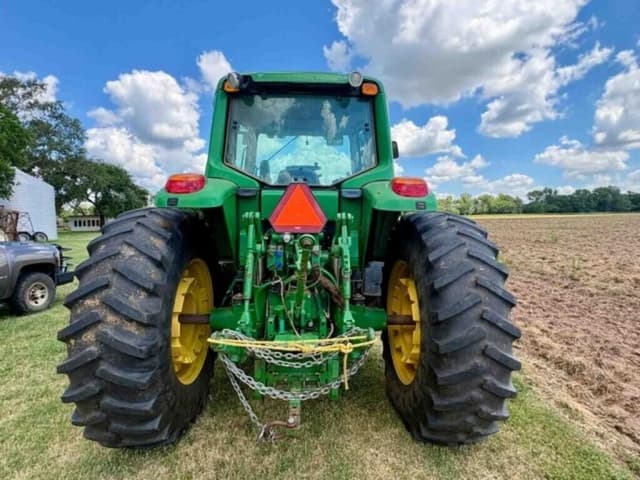 Image of John Deere 7330 equipment image 3