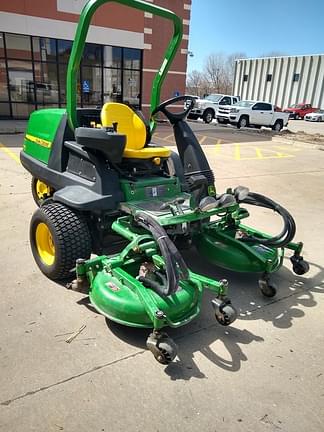 Image of John Deere 7400 equipment image 1