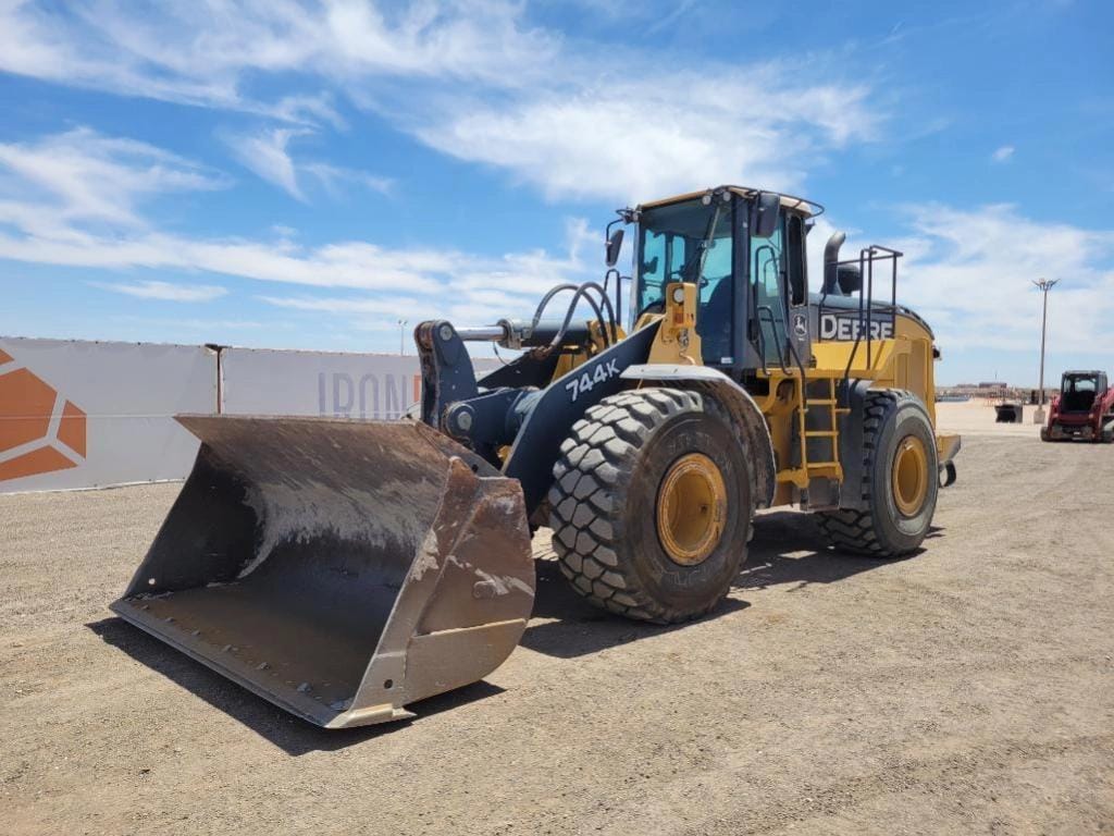 2013 John Deere 744K Equipment Image0