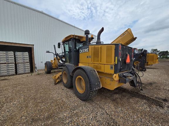 Image of John Deere 772G equipment image 2