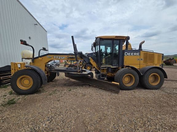 Image of John Deere 772G equipment image 1