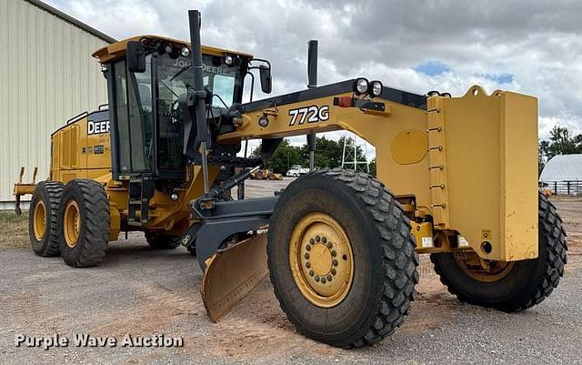 Image of John Deere 772G equipment image 2
