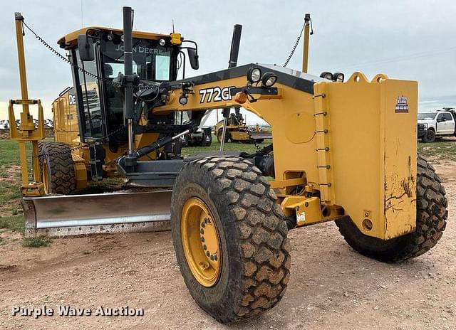 Image of John Deere 772G equipment image 2