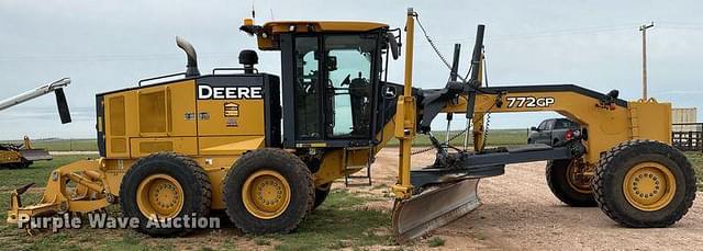 Image of John Deere 772G equipment image 3