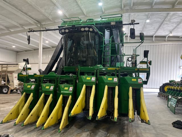 Image of John Deere 7760 equipment image 1