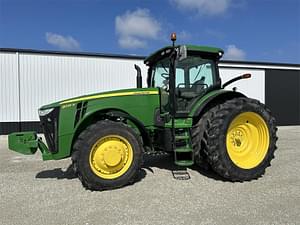 2013 John Deere 8235R Image