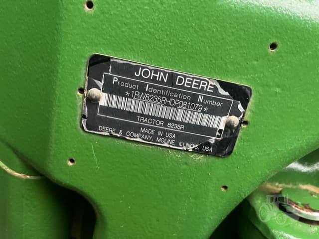 Image of John Deere 8235R equipment image 4