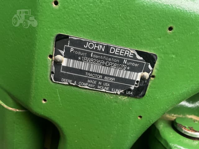 Image of John Deere 8235R equipment image 4