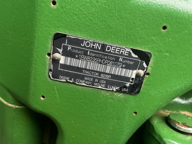 Image of John Deere 8235R equipment image 4