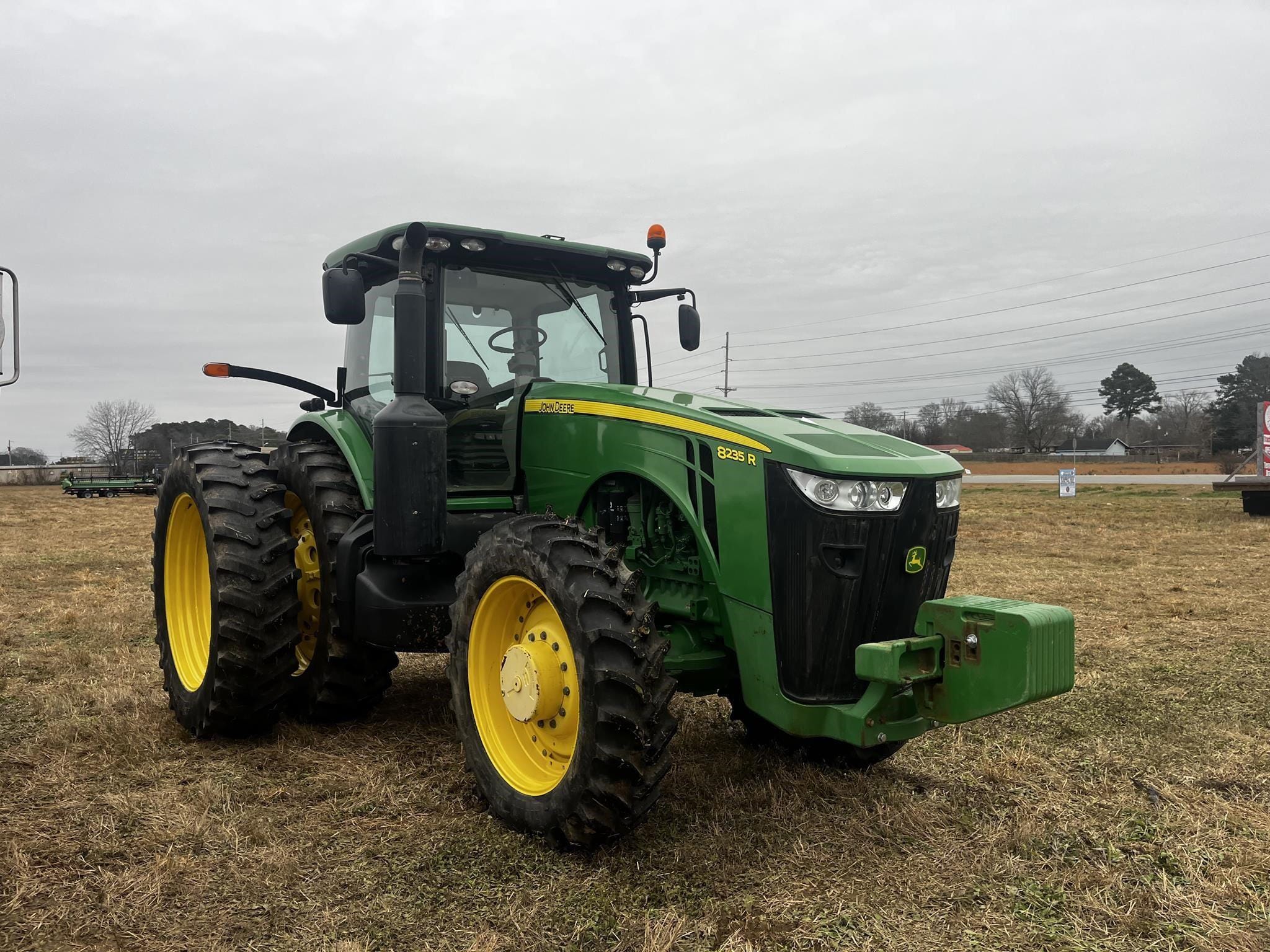 2013 John Deere 8235R Equipment Image0