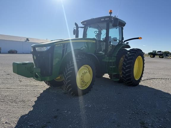 Image of John Deere 8235R equipment image 2