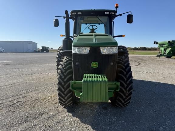 Image of John Deere 8235R equipment image 4