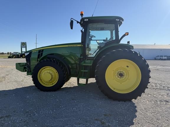 Image of John Deere 8235R equipment image 1