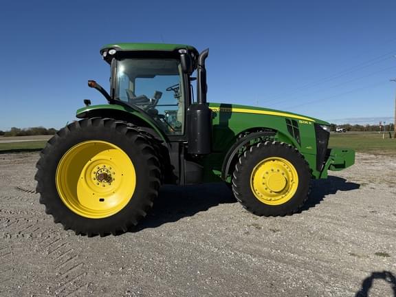 Image of John Deere 8235R equipment image 2