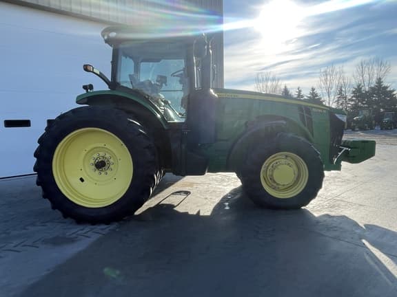 Image of John Deere 8235R equipment image 1