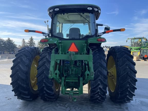 Image of John Deere 8235R equipment image 3