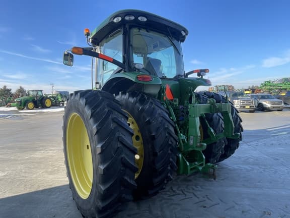 Image of John Deere 8235R equipment image 4