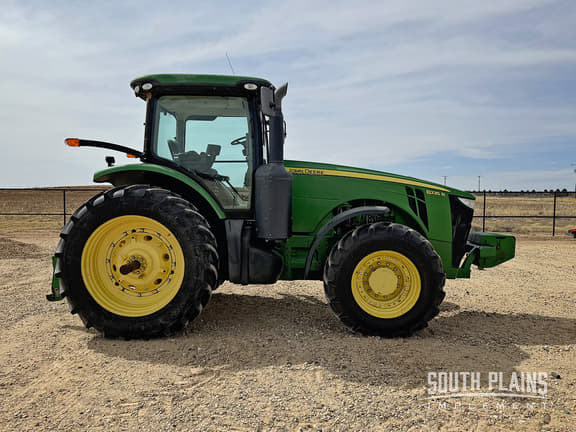 Image of John Deere 8235R equipment image 1