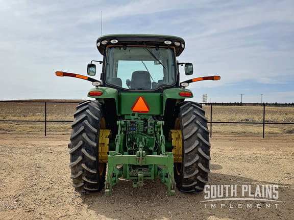 Image of John Deere 8235R equipment image 3
